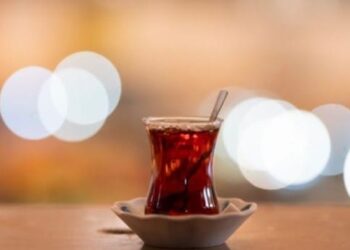 Sağlıklı yaşlanmak için gençken siyah çay için
