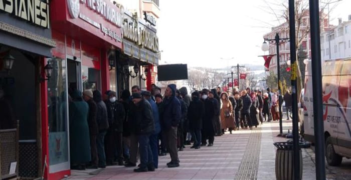 Kuşbaşı 250 yerine 99 liradan satılıyor! Et ve Süt Kurumu’na vatandaşlardan yoğun ilgi