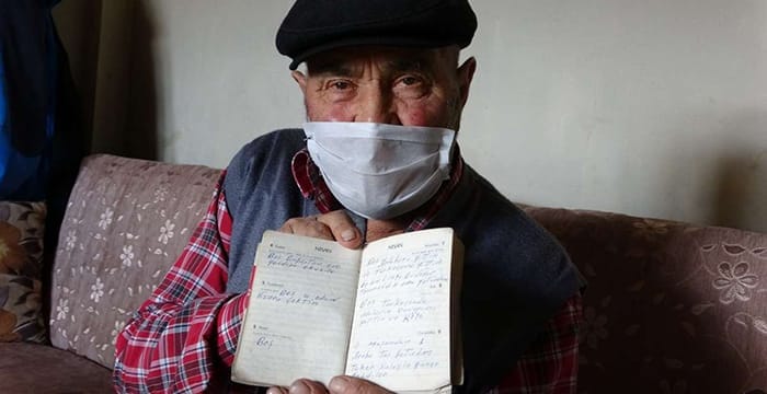 90 Yaşındaki çiftçi 68 yıldır köyünde olan gelişmelerin günlüğünü tutuyor 6 90 Yaşındaki çiftçi 68 yıldır köyünde olan gelişmelerin günlüğünü tutuyor