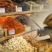 Aktarlarda hijyen alarmı! Sümüklü böcekli baharatı yedirmişler…