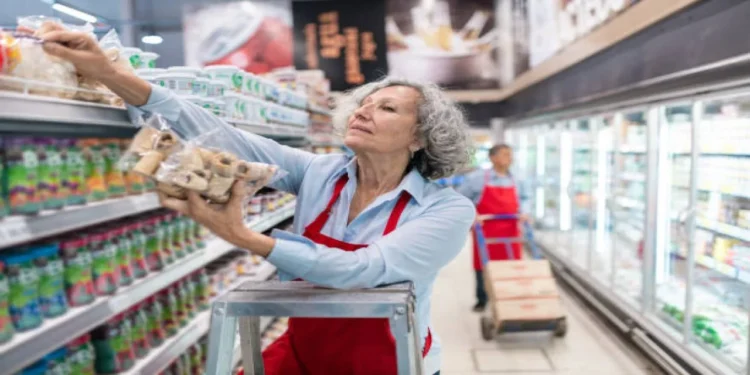 Marketlerde en arkadaki ürüne uzanan eller! 1 market