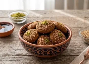 Kokusuyla tüm evi saran enfes lezzet: Pekmezli kurabiye tarifi