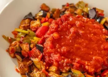 Yaz sofralarının klasiği: Şakşuka tarifi