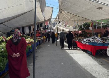 Kadınların pazar filesi de cebi de boş
