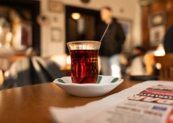 Her gün içiyoruz ama hangisi daha sağlıklı? Çay mı kahve mi?