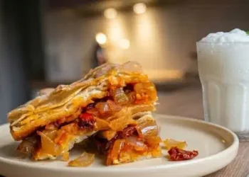 Trakya mutfağından sofranıza gelen enfes lezzet: Soğan pidesi tarifi