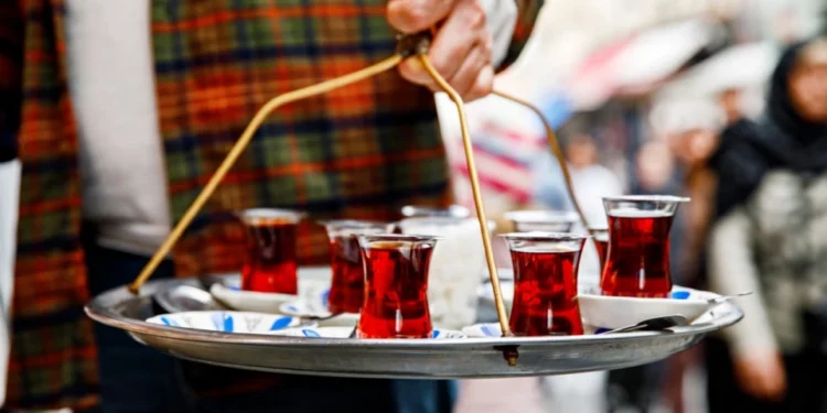 Çayın bayatladığını nasıl anlarsınız? 1 cay 2