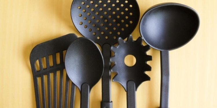 Plastik mutfak gereçleri için uyarı 1 mutfak