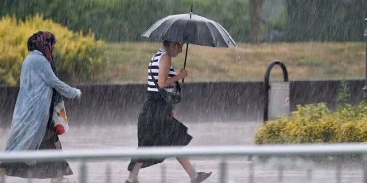 Meteoroloji il il uyardı: Kuvvetli yağış ve fırtına bekleniyor 1 yagmur