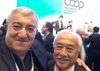 Küresel Kooperatif Hareketinin Ortak Geleceğine Katkı Sunan Bir Kooperatifçi; Ünal Örnek 2 Küresel Kooperatif Hareketinin Ortak Geleceğine Katkı Sunan Bir Kooperatifçi; Ünal Örnek