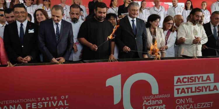 Adana Lezzet Festivalinin dev mangal atesi yakildi