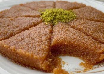 Anne eli değmiş gibi: Enfes irmik helvası tarifi