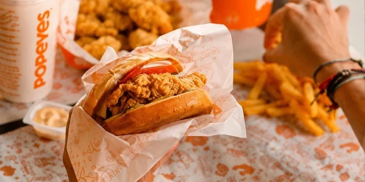 Dünyaca ünlü fast food zincirinde iflas krizi: 39 restoran kapandı, 97'si satıldı 1 popeyes