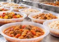 Sadece yediğimiz değil, tabağı da riskliymiş; Türk plastik tabaklarında limit 10 kat aşıldı!