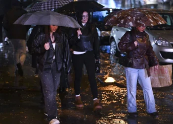 Meteoroloji'den birçok il için uyarı: Gök gürültülü sağanak ve fırtına bekleniyor 10 Meteoroloji’den birçok il için uyarı: Gök gürültülü sağanak ve fırtına bekleniyor